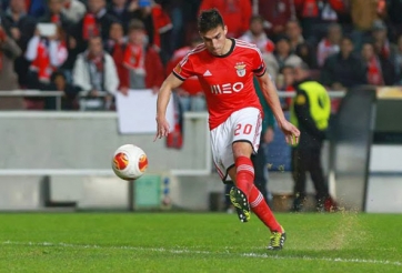 Video: Siêu phẩm sục bóng qua hàng rào của Nicolas Gaitan tại Europa League